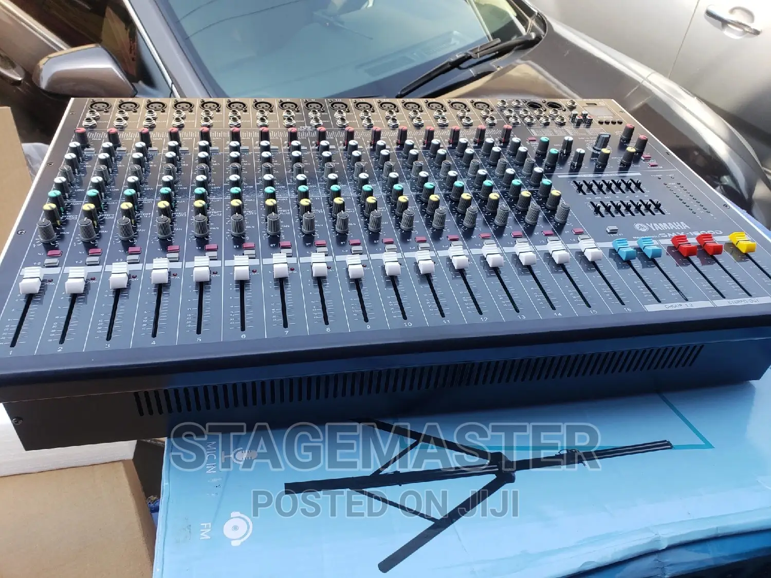 YAMAHA 16 Channel SMX Powered Mixer
