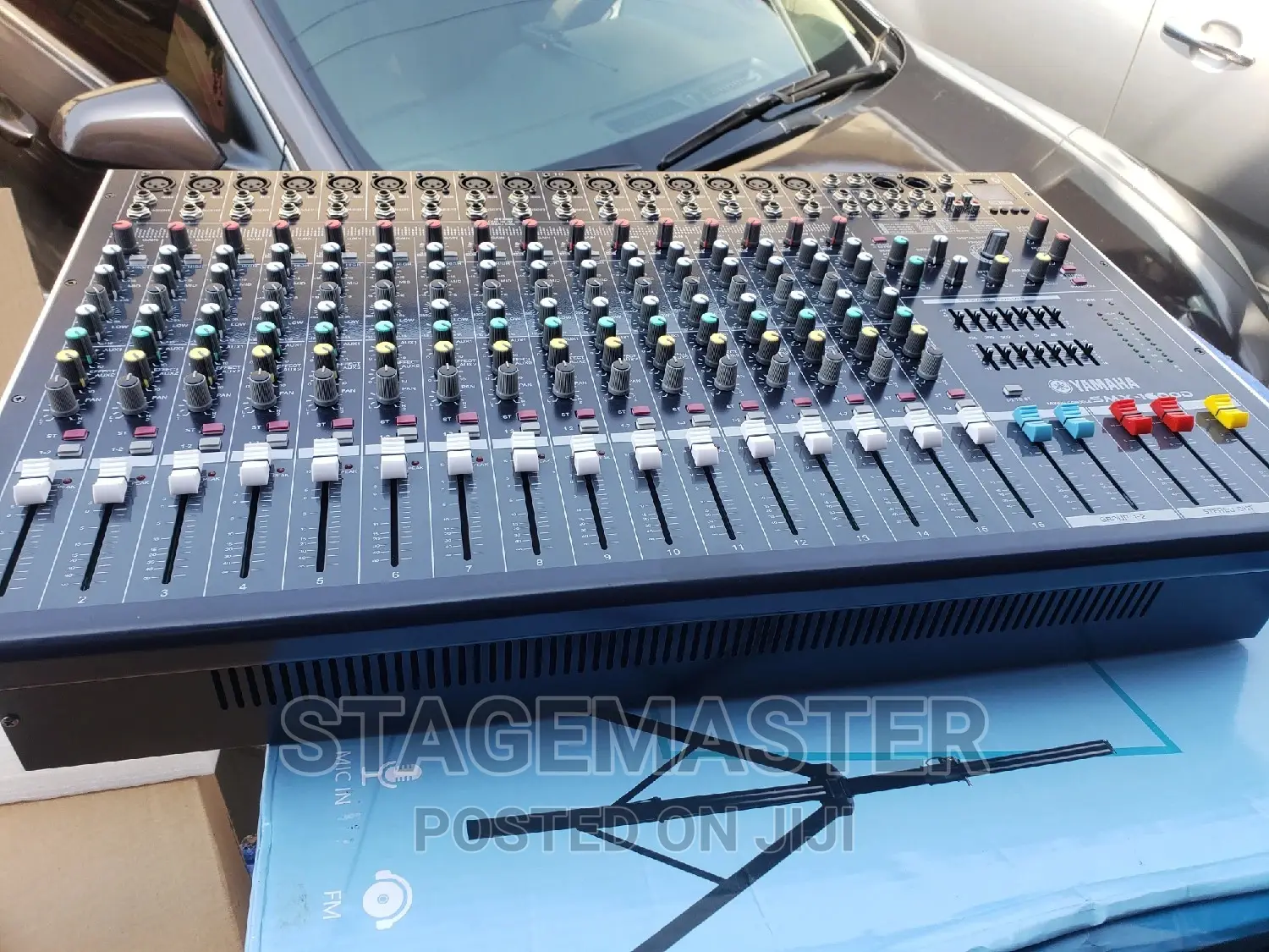 YAMAHA 16 Channel SMX Powered Mixer