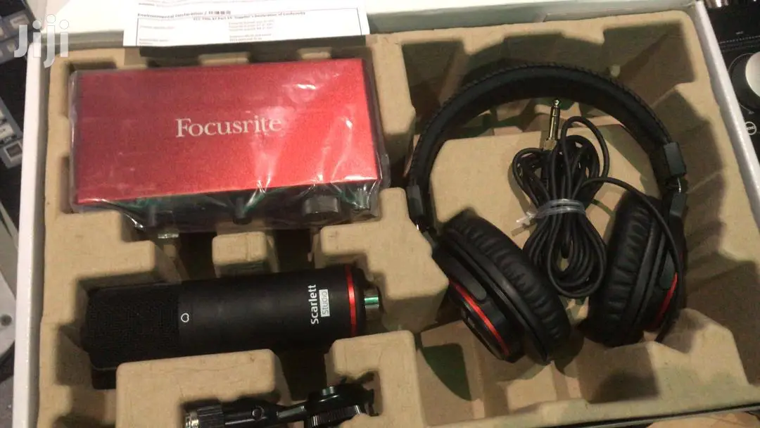Focusrite Scarlett 2i2 3rd Gen Studio Bundle Set New
