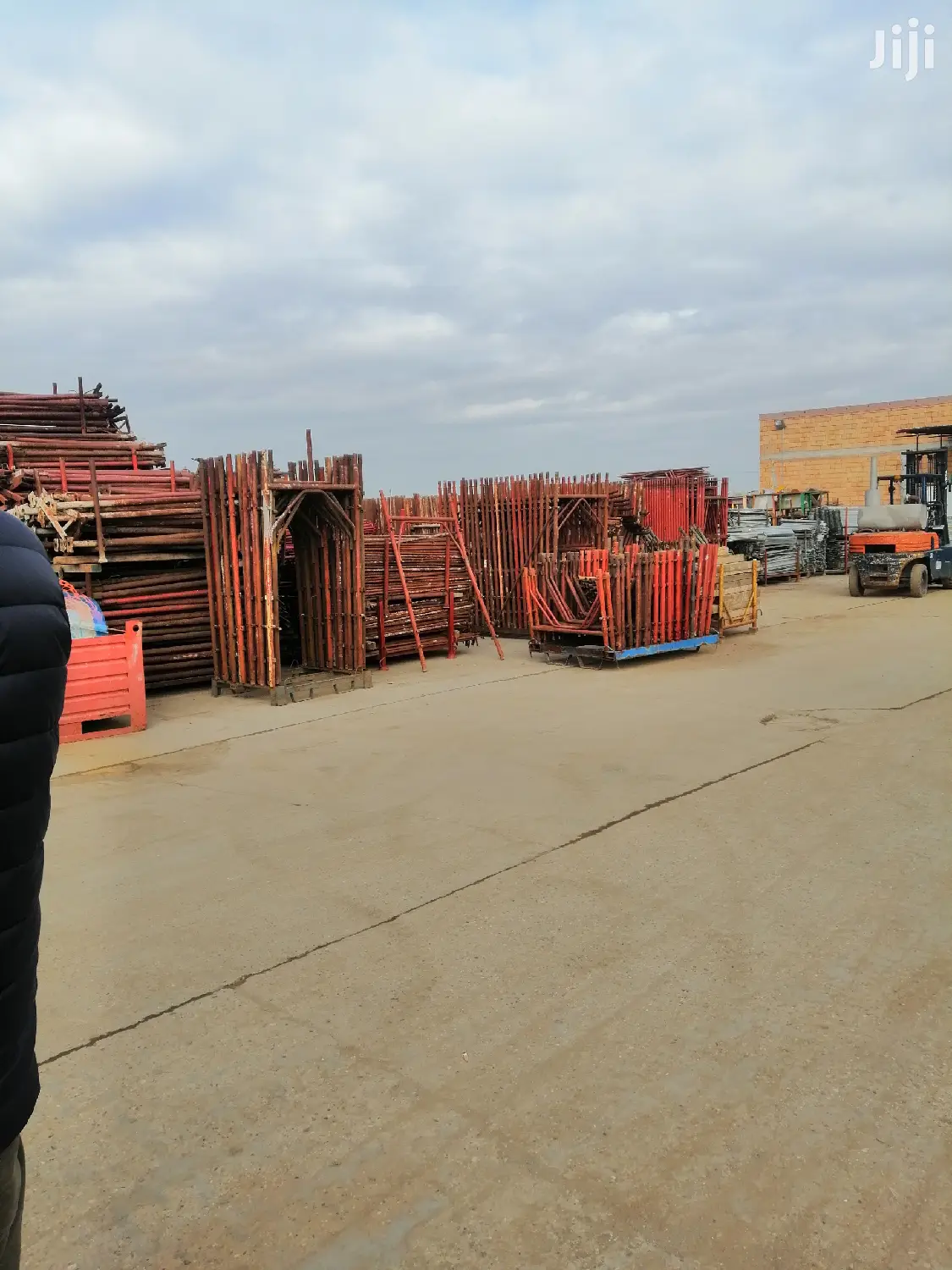 Scaffolds /Yellowboards/Decking/Pillars/Formworks/Doka/Props