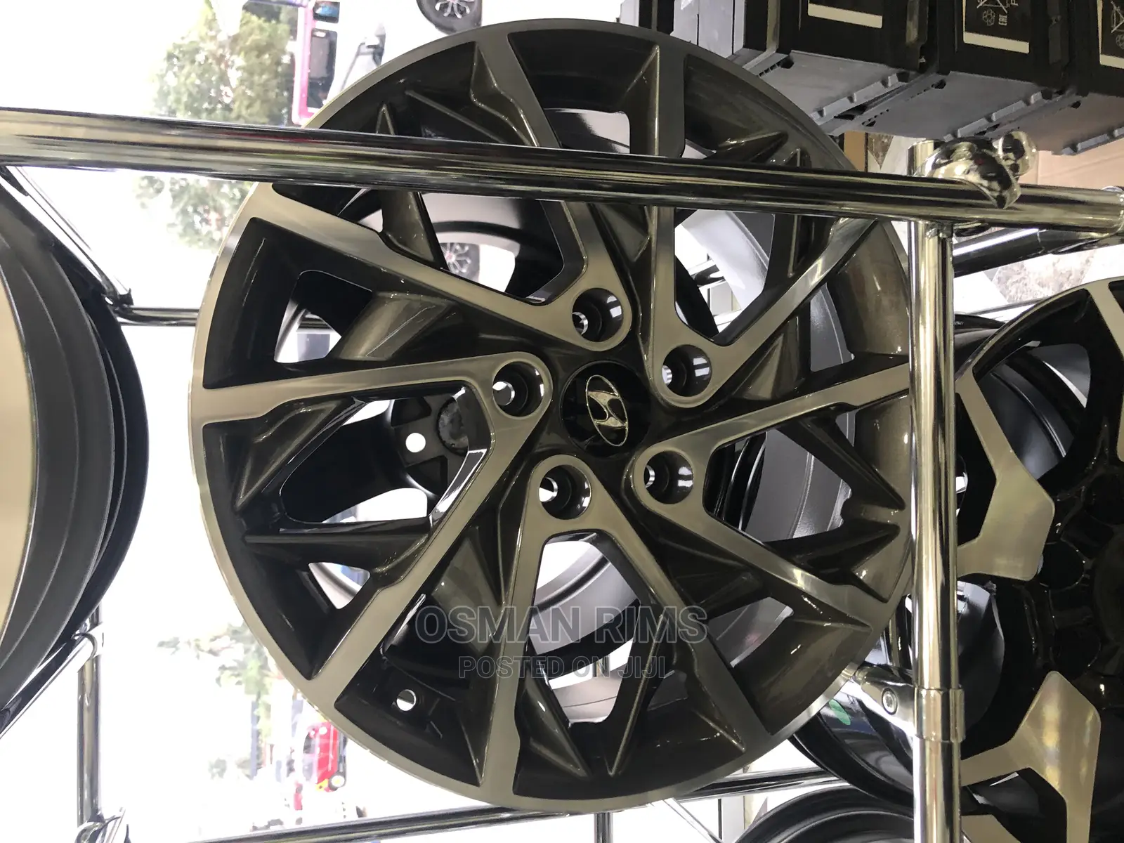 Hyundai Elantra Rim Available