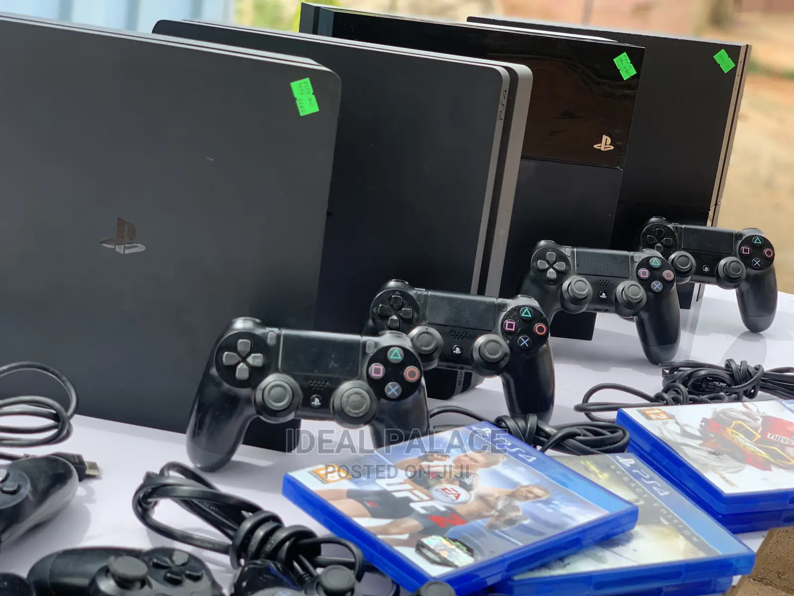 Playstation 4 Slim and Standard
