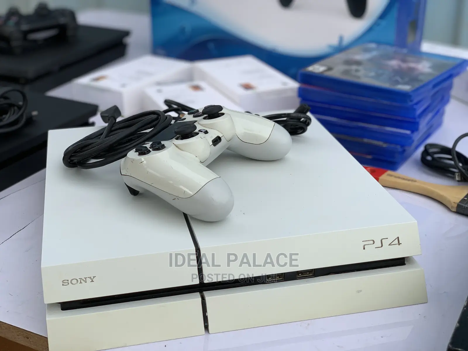 Playstation 4 Standard White