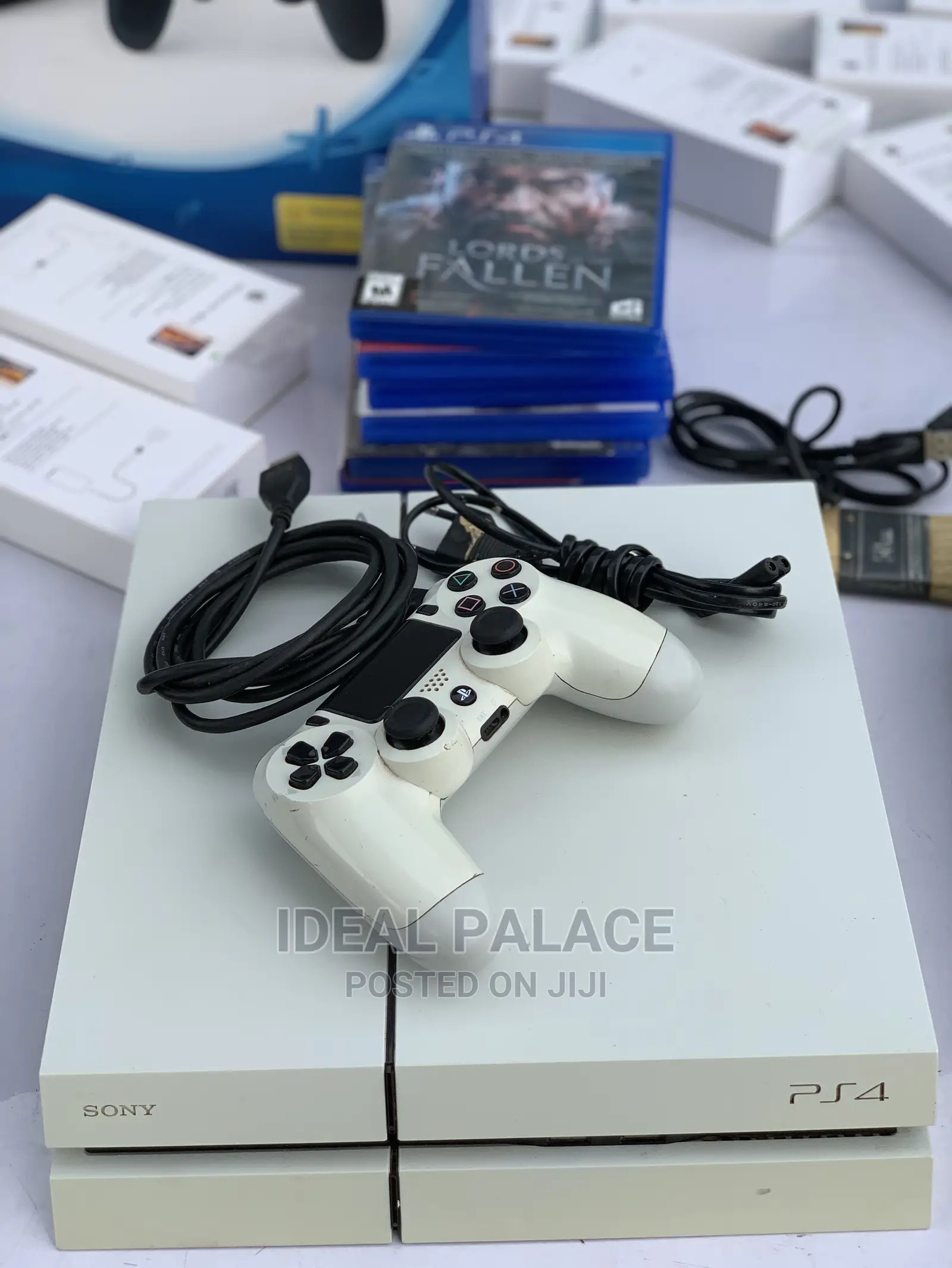 Playstation 4 Standard White
