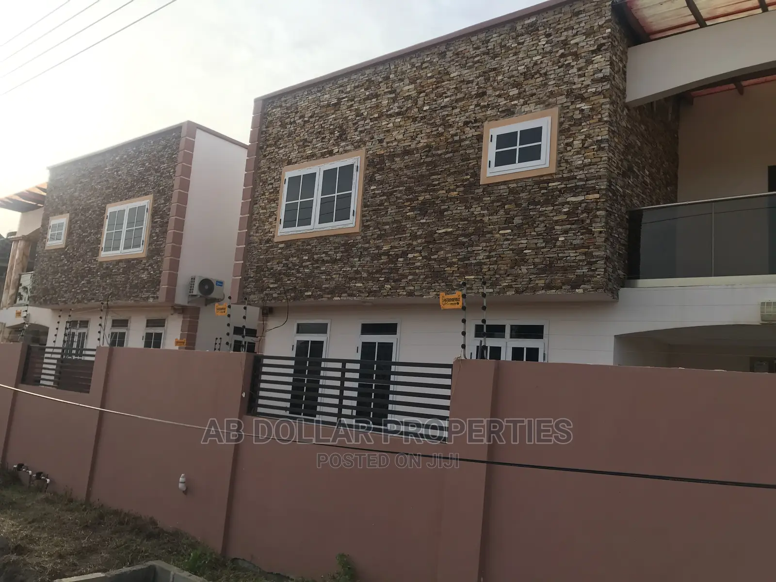 3 Bedrooms House for Sale