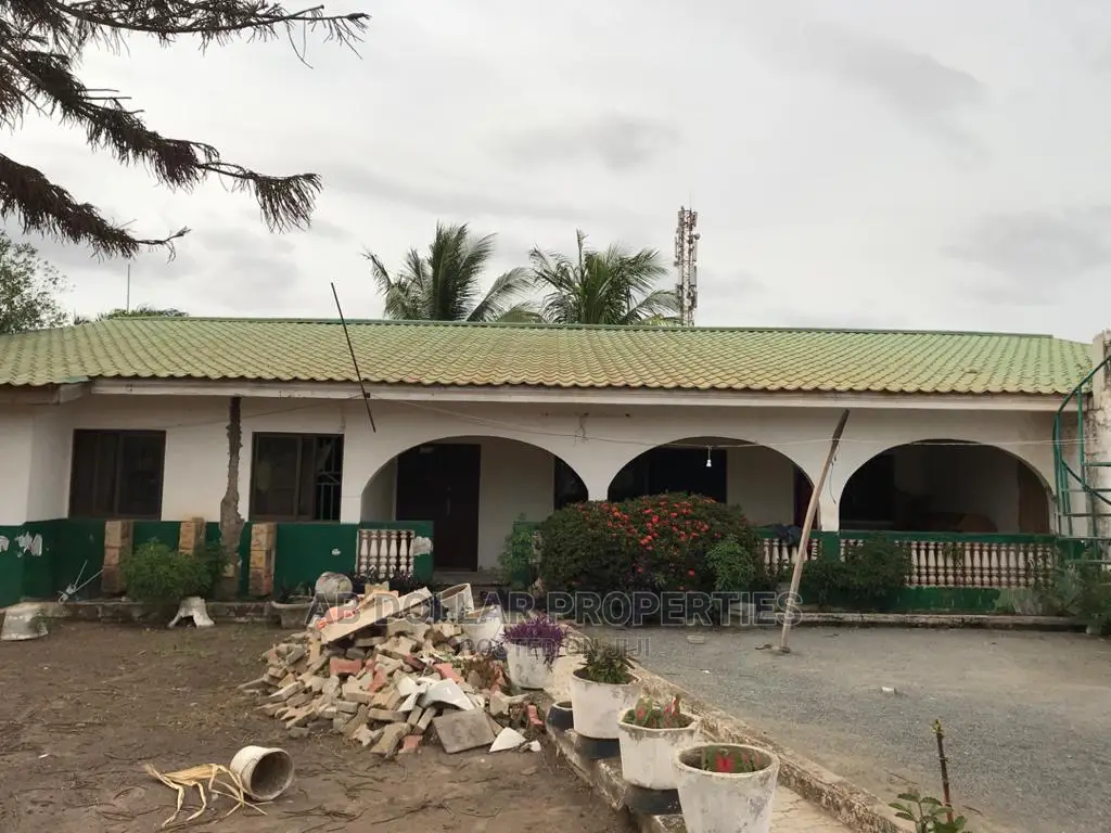 5 Bedroom House for Sale