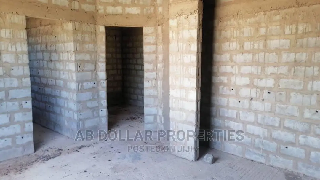 5 Bedrooms House for Sale Tema Metropolitan