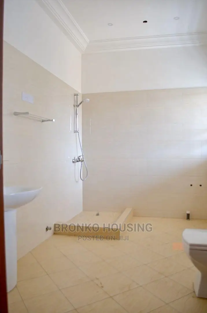 4bdrm House in Bronko Housing, Tema Metropolitan for rent