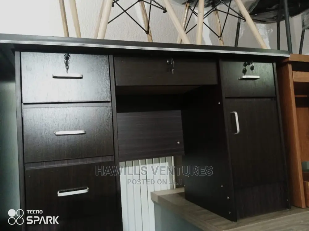 Plutus Black Table