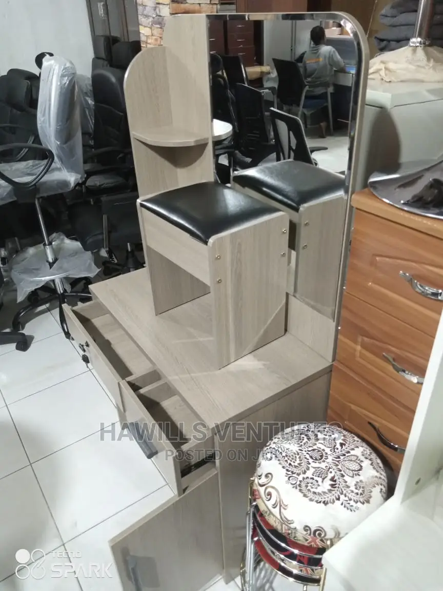 Lerus Dressing Mirror