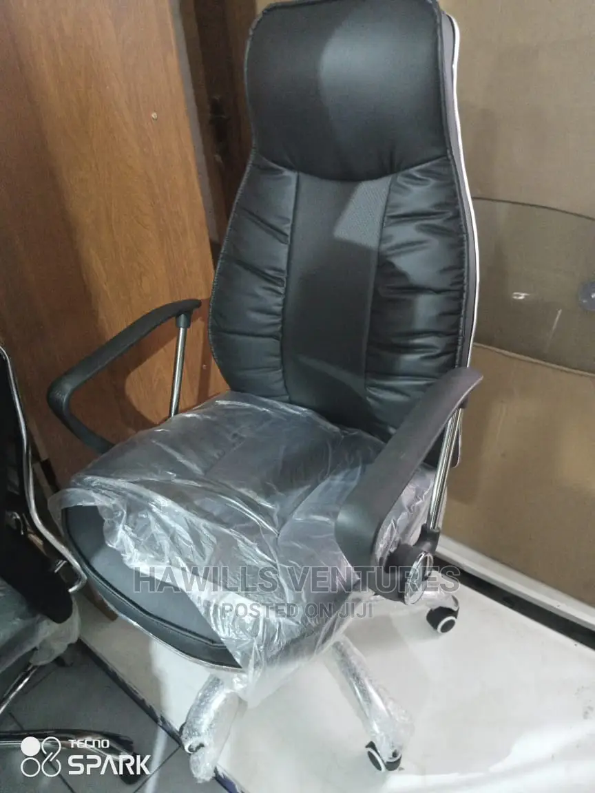 Uzzo Executive Chair