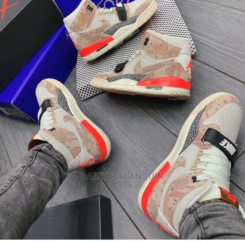 Channel Sneaker