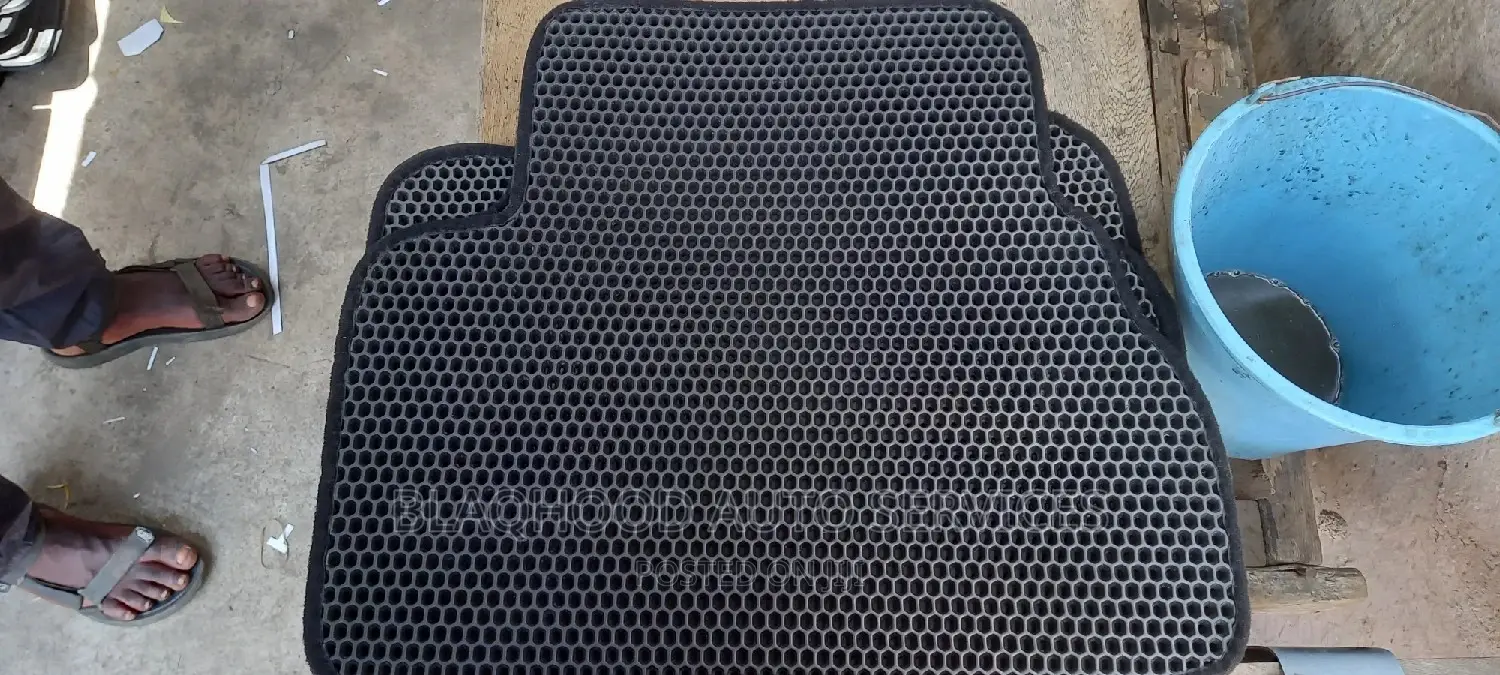 Floor Mat/Carpets Available for All Cars, in Good Condition