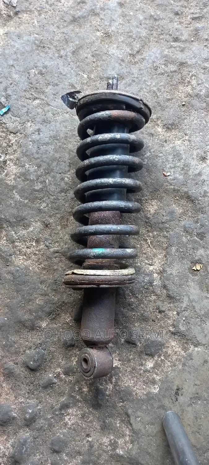 Nissan Pathfinder/Navara Shock Absorbers Pair Stock