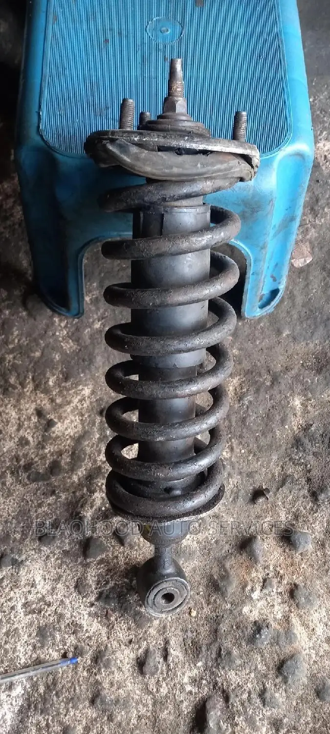 Nissan Pathfinder/Navara Shock Absorbers Pair Stock