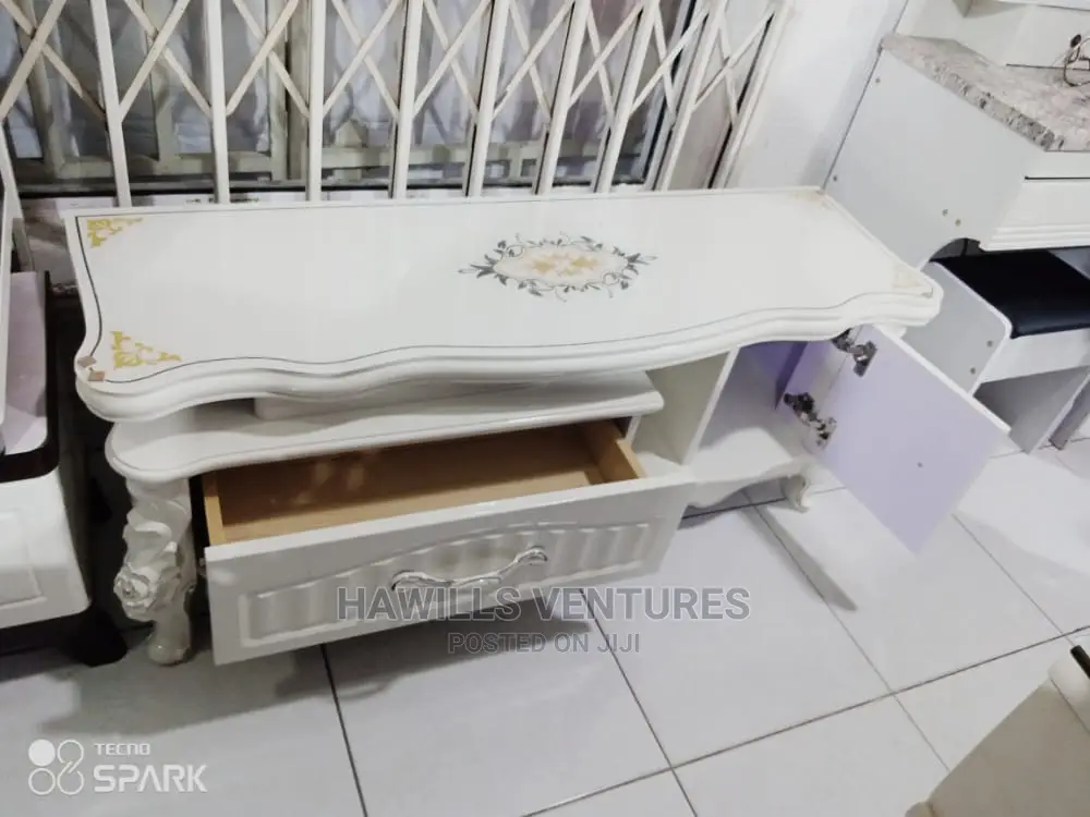 King's TV Stand