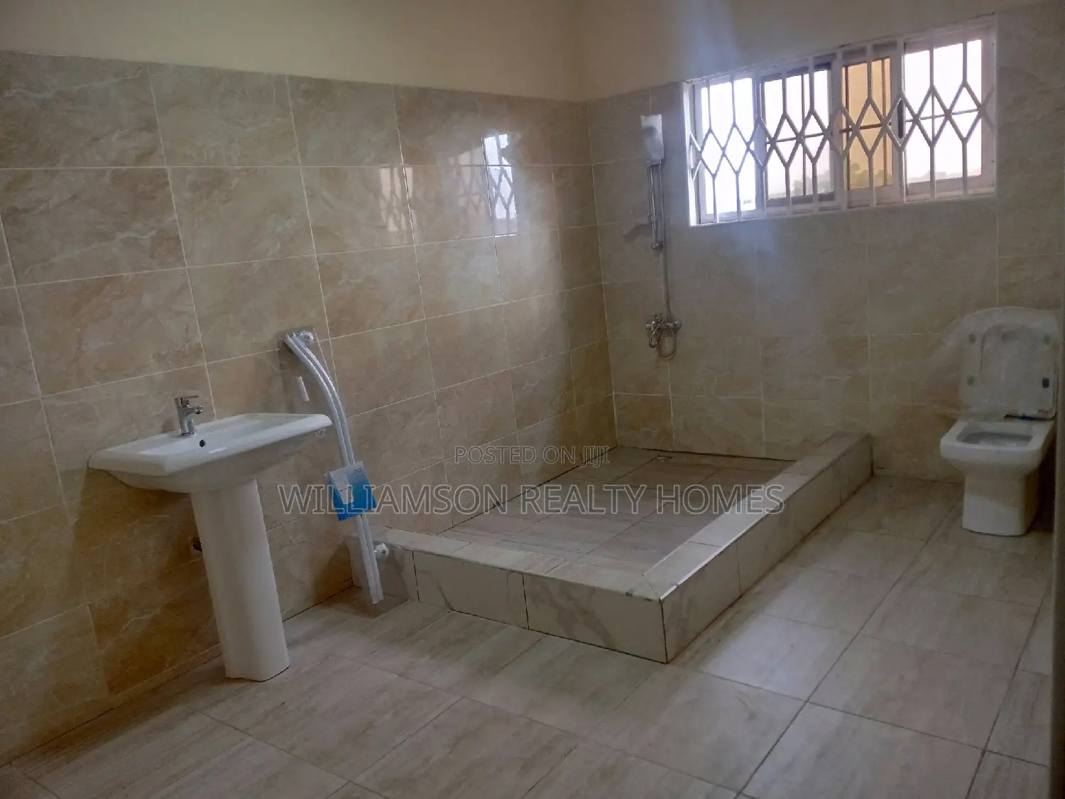4bdrm Duplex in Hfc Estate, Spintex for rent