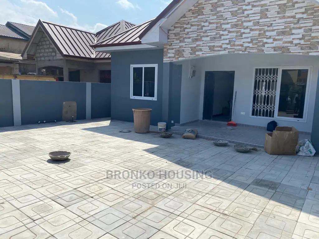 2bdrm House in Bronko Housing, Spintex for sale