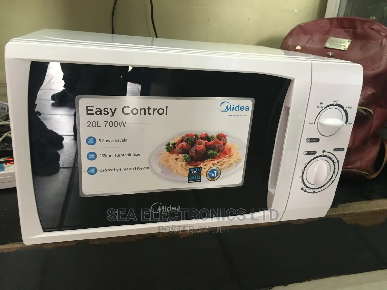 Powerful Midea Microwave 20L Oven