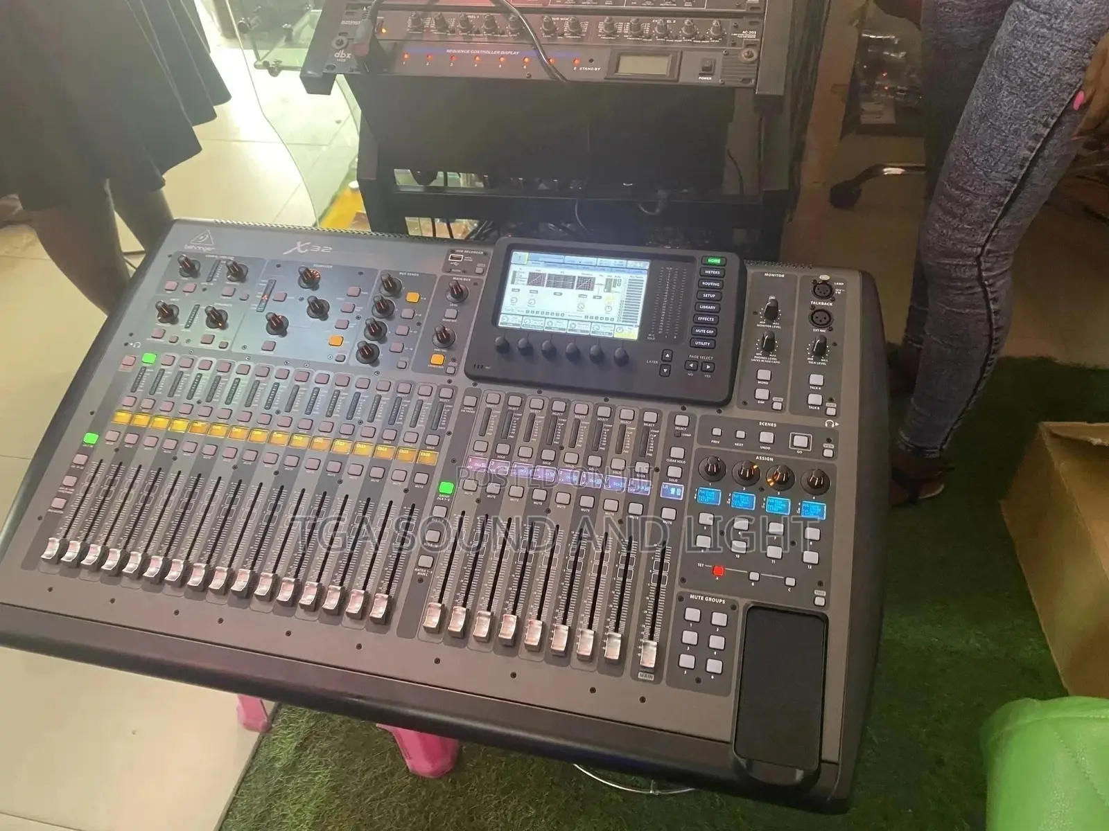 Behringer 40-Input 25-Bus Digital Mixing Console, Black(X32)