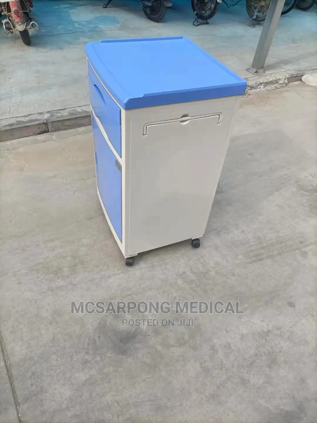 Lockable Bedside Cabinets (With Movable Castors)