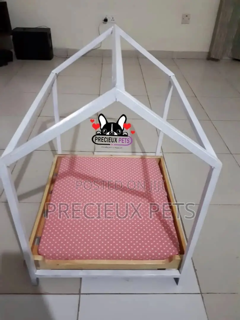 Indoor Bedding Compartment for Dogs and Cats