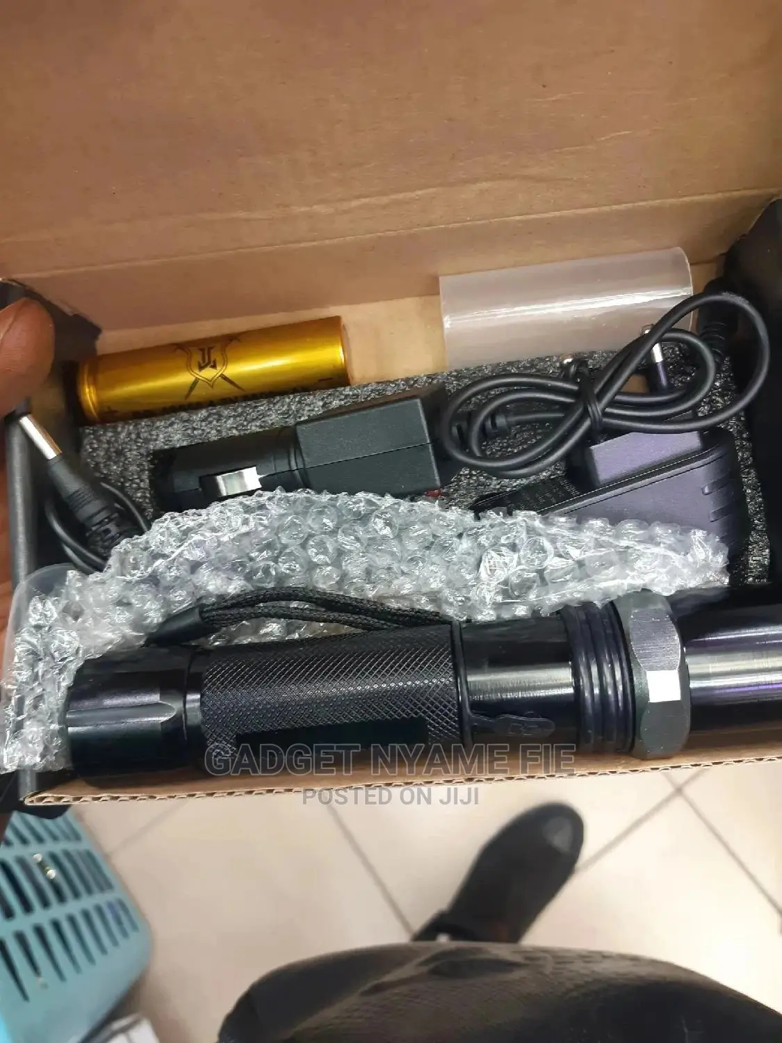 2000 Lumens LED Flashlight