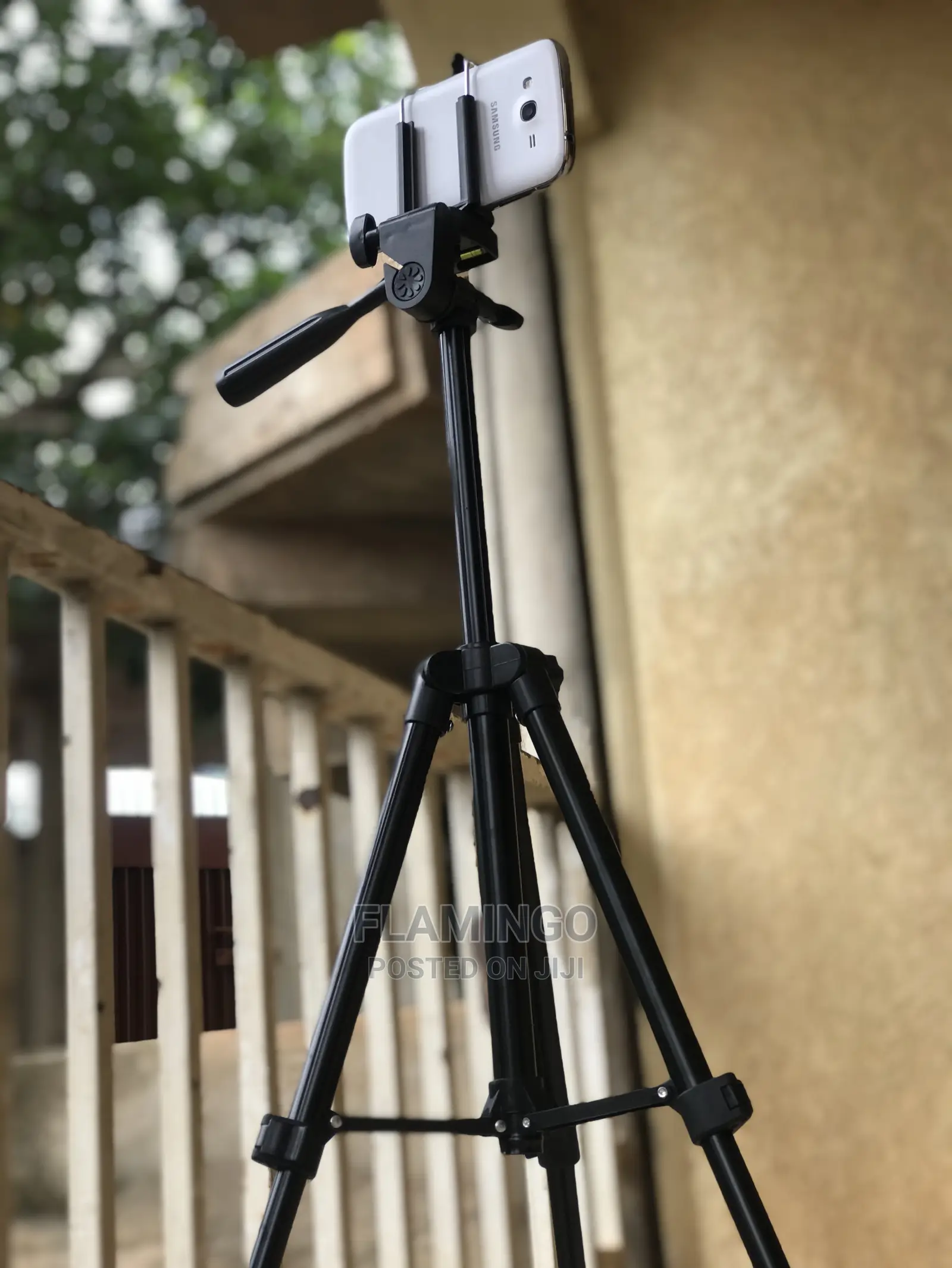 Tripod Stand for Phones and Cameras +Remote (Retractable)