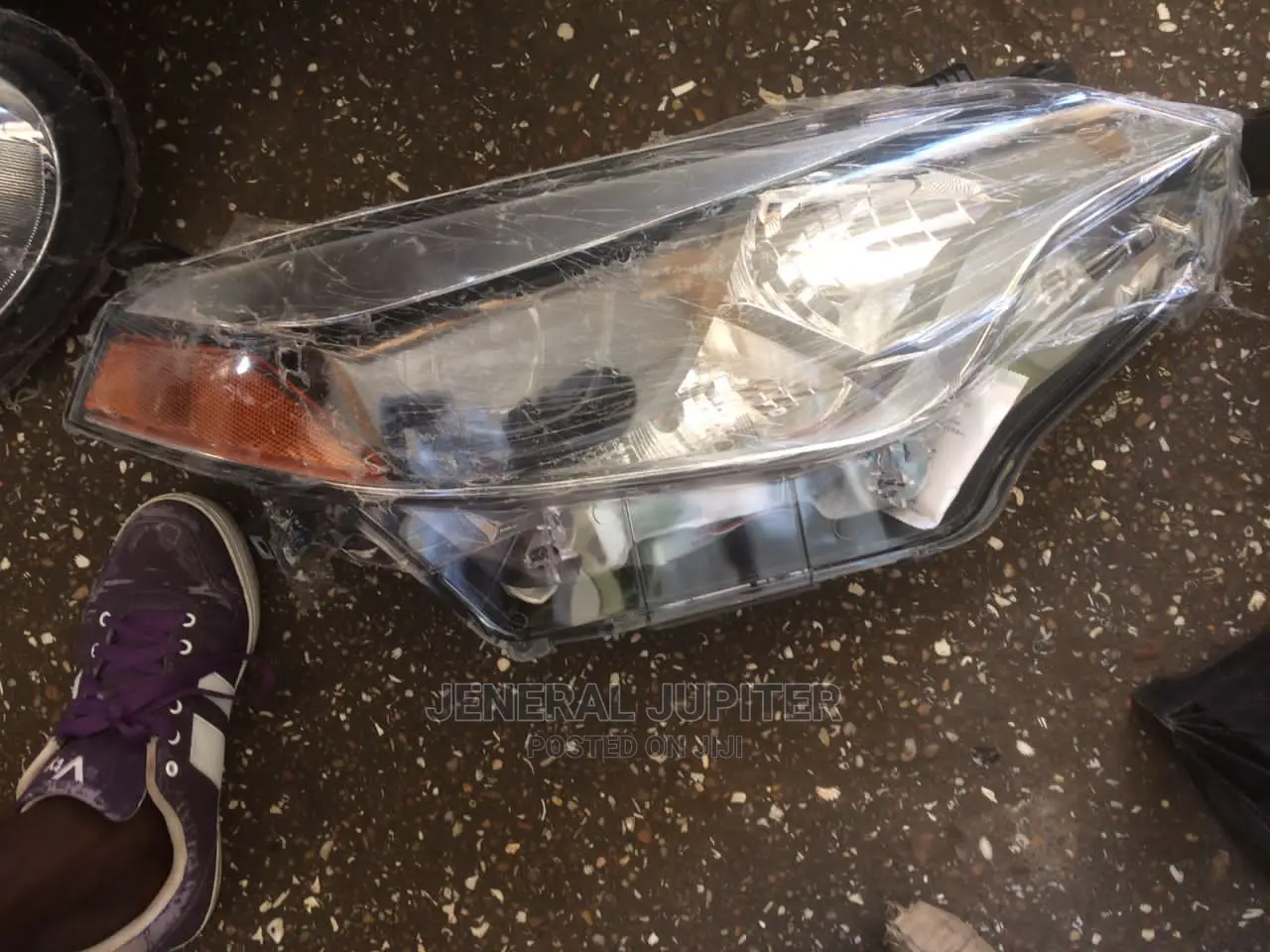 Toyota Corolla 2014/15 Headlight Pair.