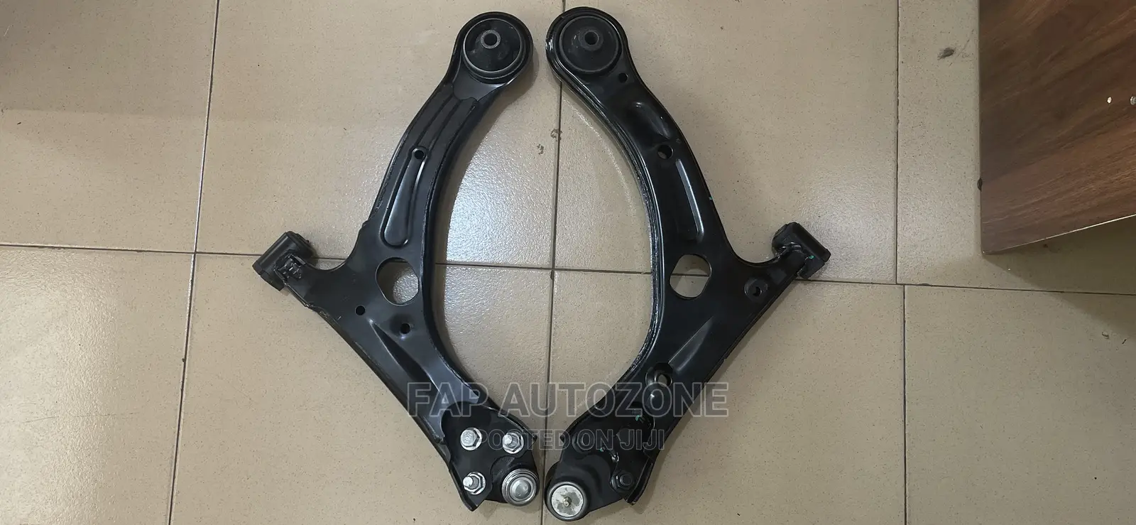 0352/0353. Corolla; Matrix. Control Arm From Usa. Cms86193