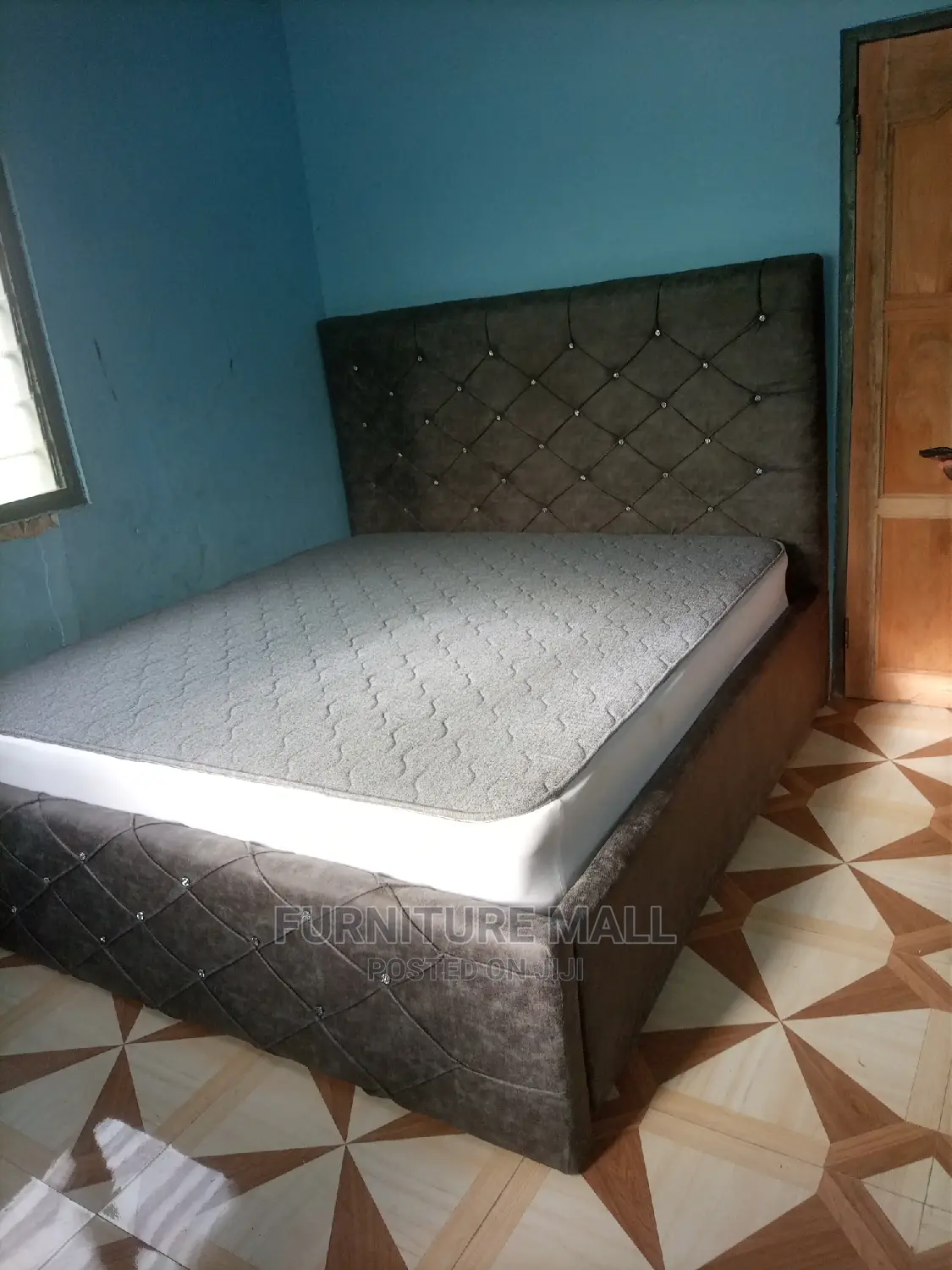 Lovely Executive Queen-size Bed With Mattress