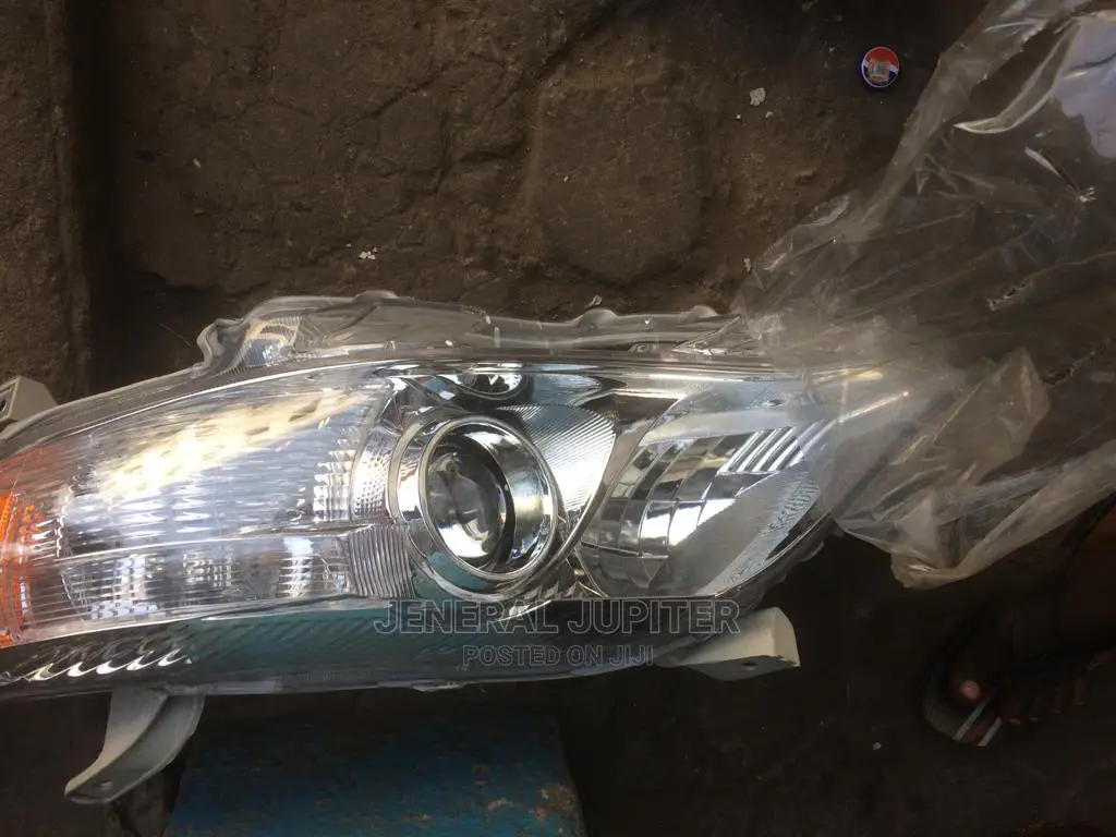 Toyota Camry 2010 Headlight .