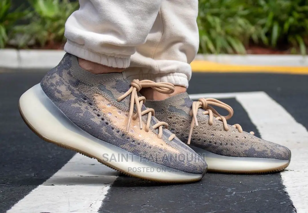 Adiss Yeezy Boost