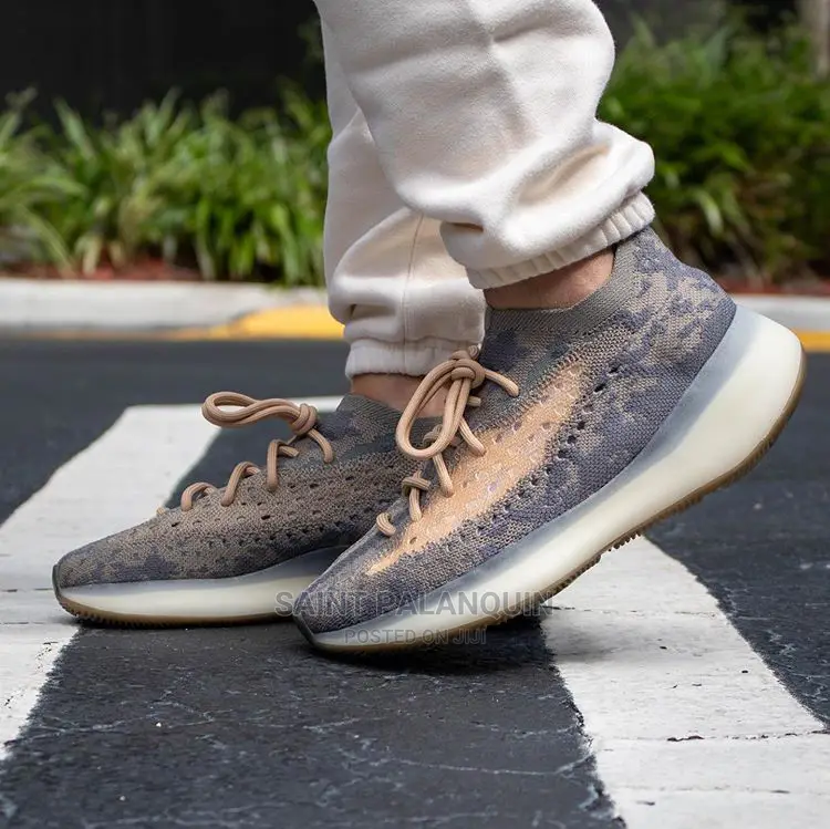 Adiss Yeezy Boost