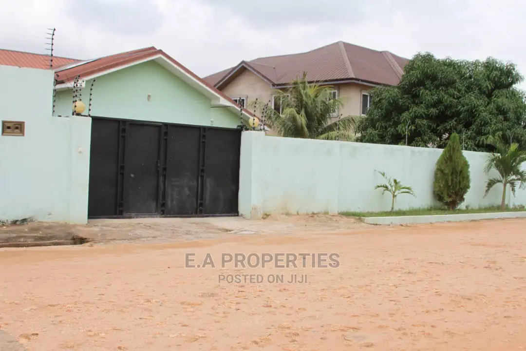 6bdrm House in E a Properties, Accra Metropolitan for Sale