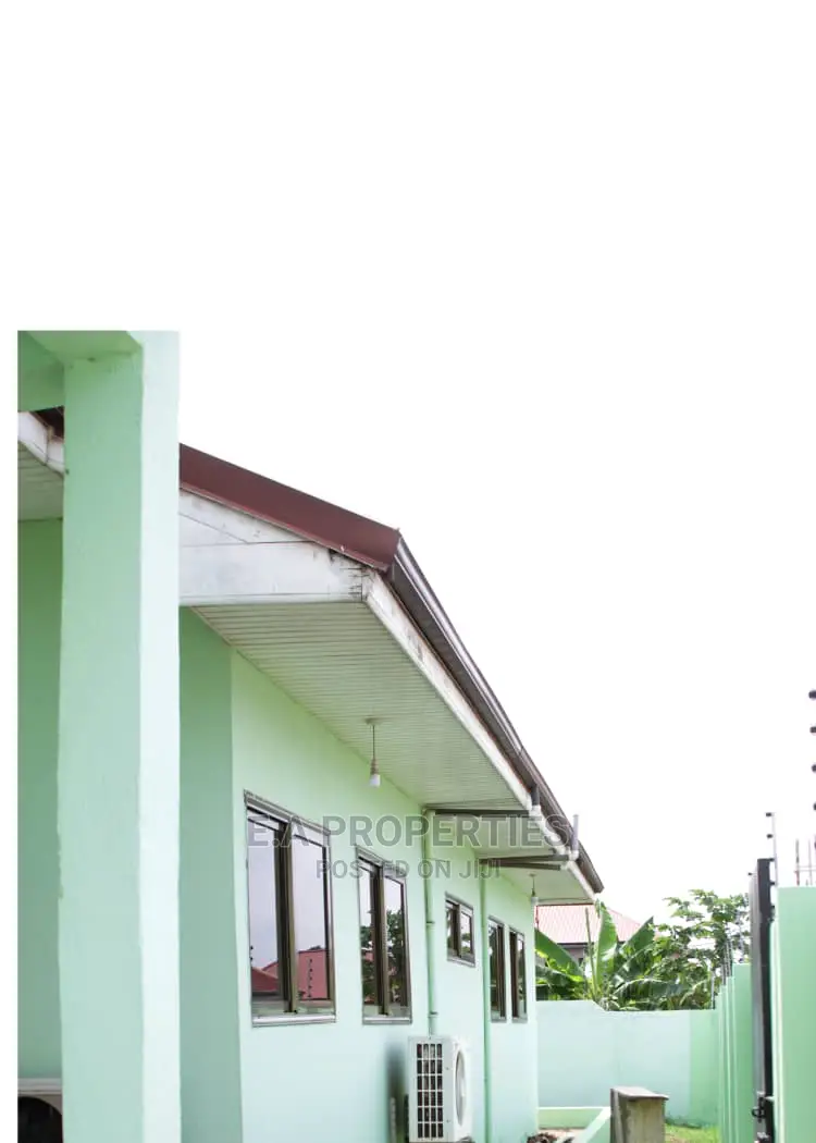 6bdrm House in E a Properties, Accra Metropolitan for Sale