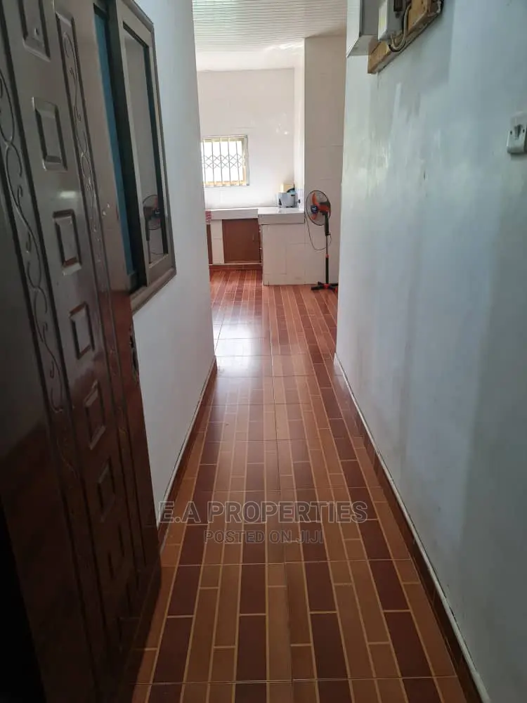 6bdrm House in E a Properties, Accra Metropolitan for Sale
