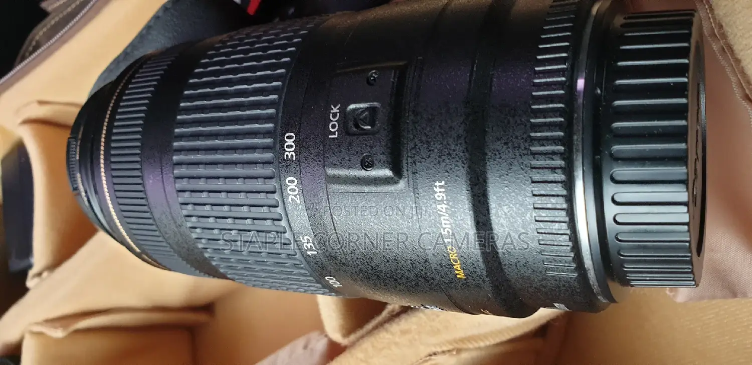 Canon EF 70-300mm 1:4-5.6 IS LENS
