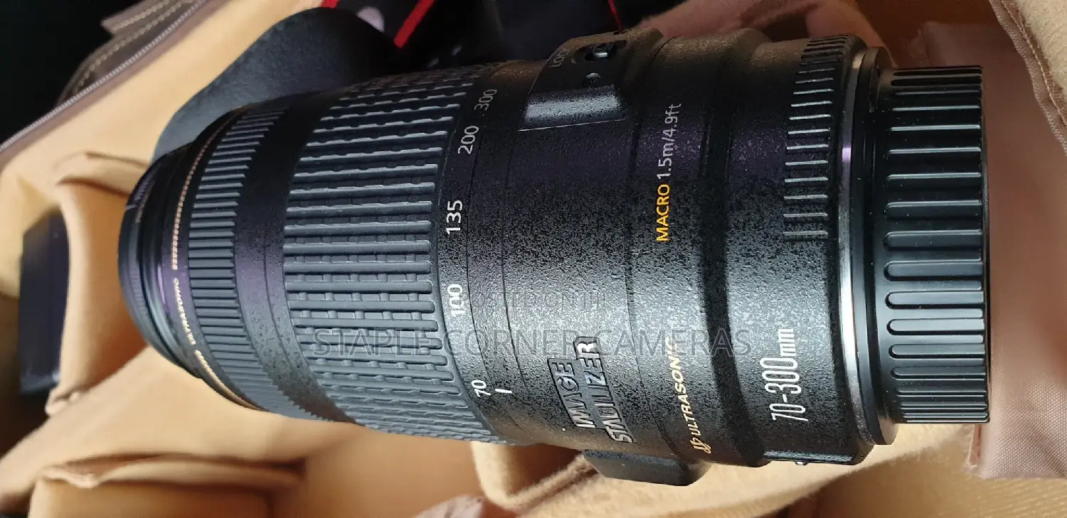 Canon EF 70-300mm 1:4-5.6 IS LENS