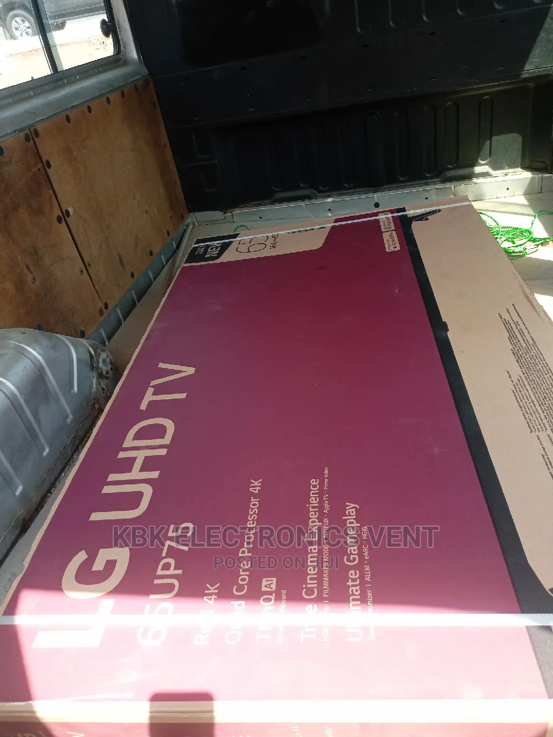 LG 65' Smart UHD Satellite+ Magic Remote
