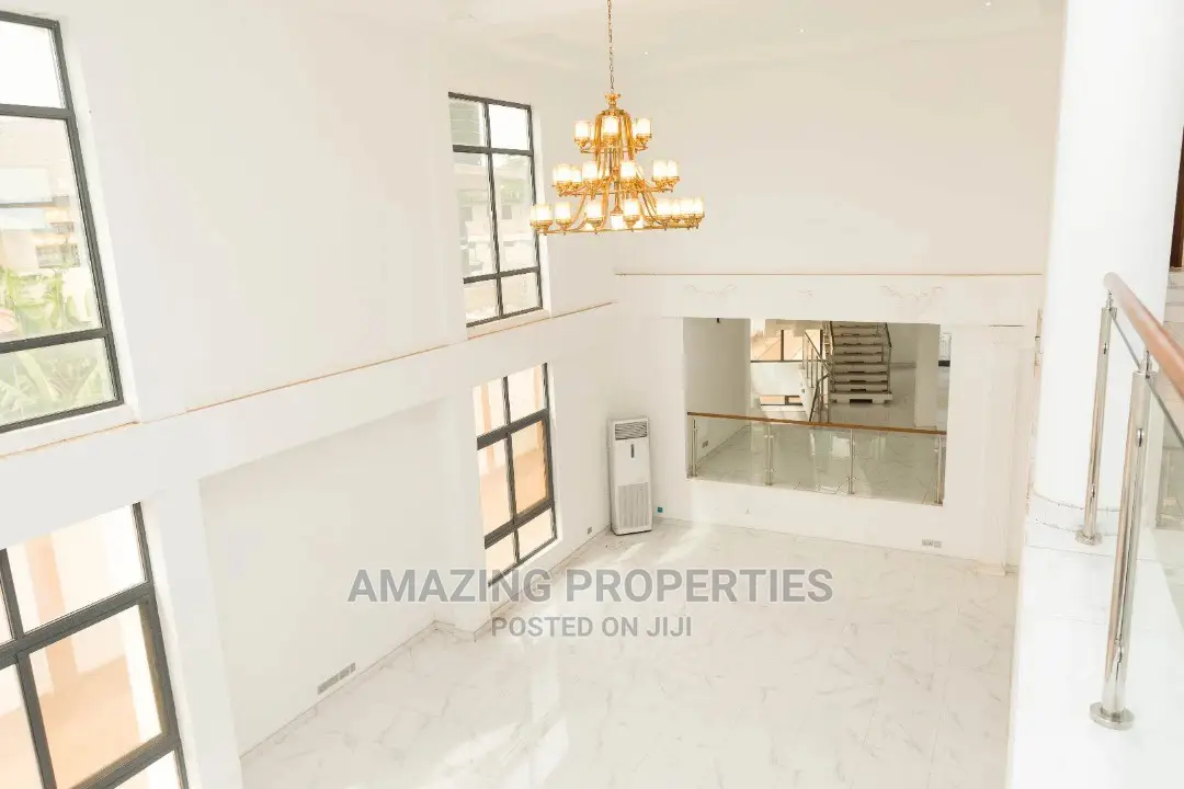 For Sale 10 Bed House Boy'quarter Swimmingpool Adjiringanor