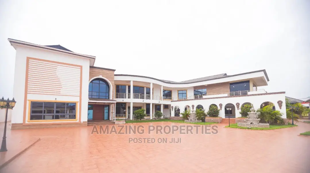 For Sale 10 Bed House Boy'quarter Swimmingpool Adjiringanor