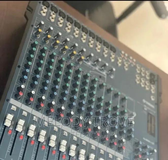 Yamaha Mg 124cx Mixer Console