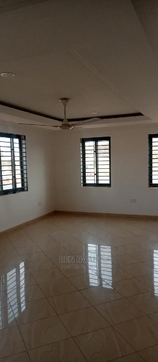 4bdrm Duplex in Ben Properties, Ga East Municipal for rent