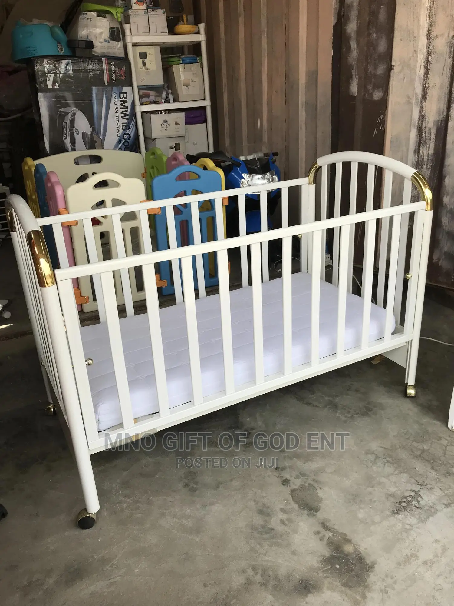 Adjustable Baby’S Wooden Cot From U.S.