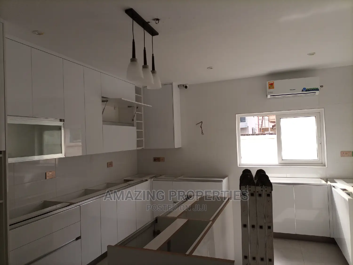 5bdrm House in Spintex Community for Sale