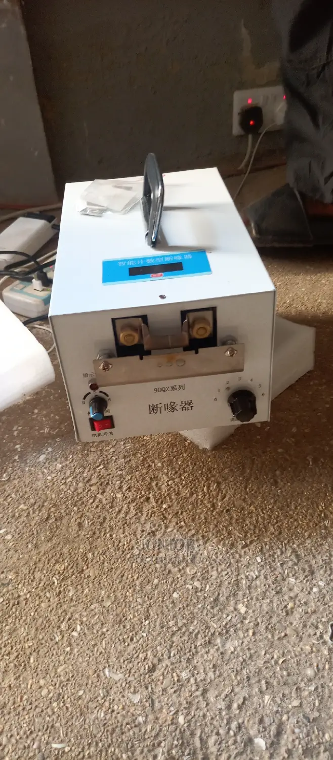Modern Debeaker / Debeaking Machine