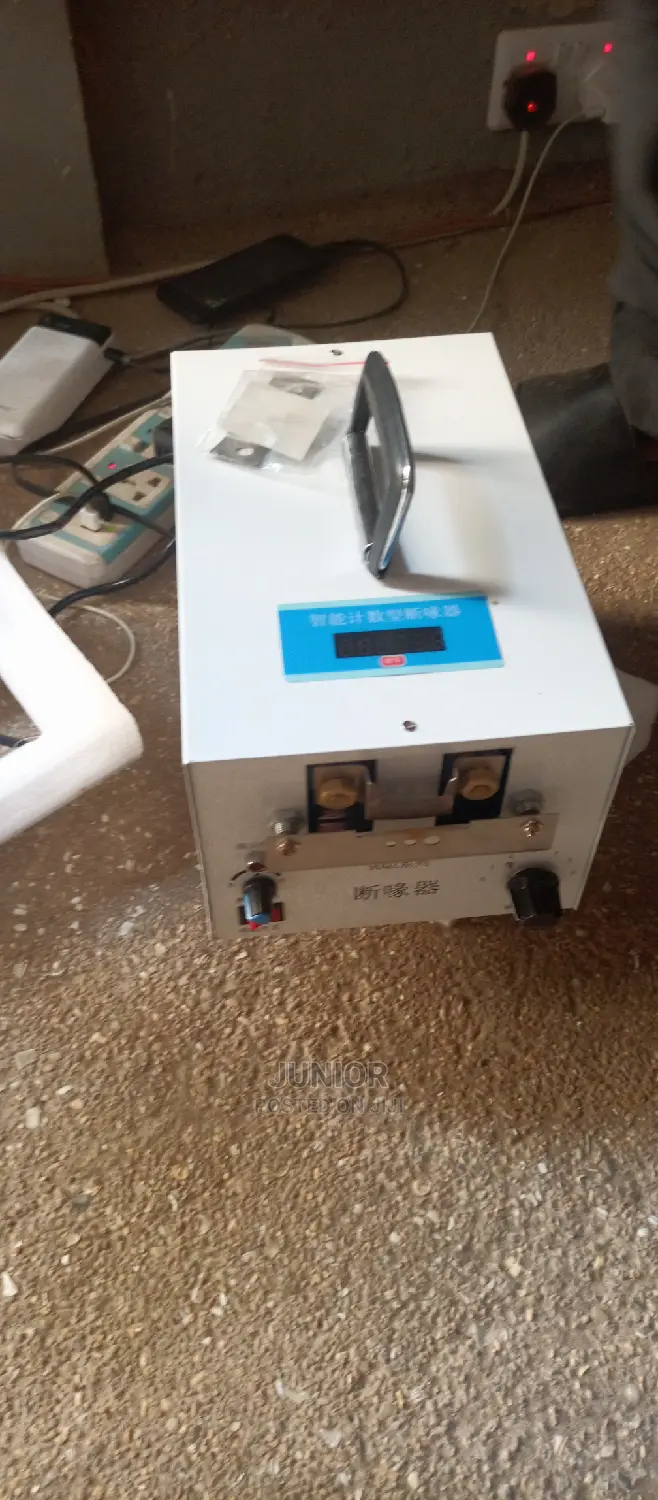 Modern Debeaker / Debeaking Machine
