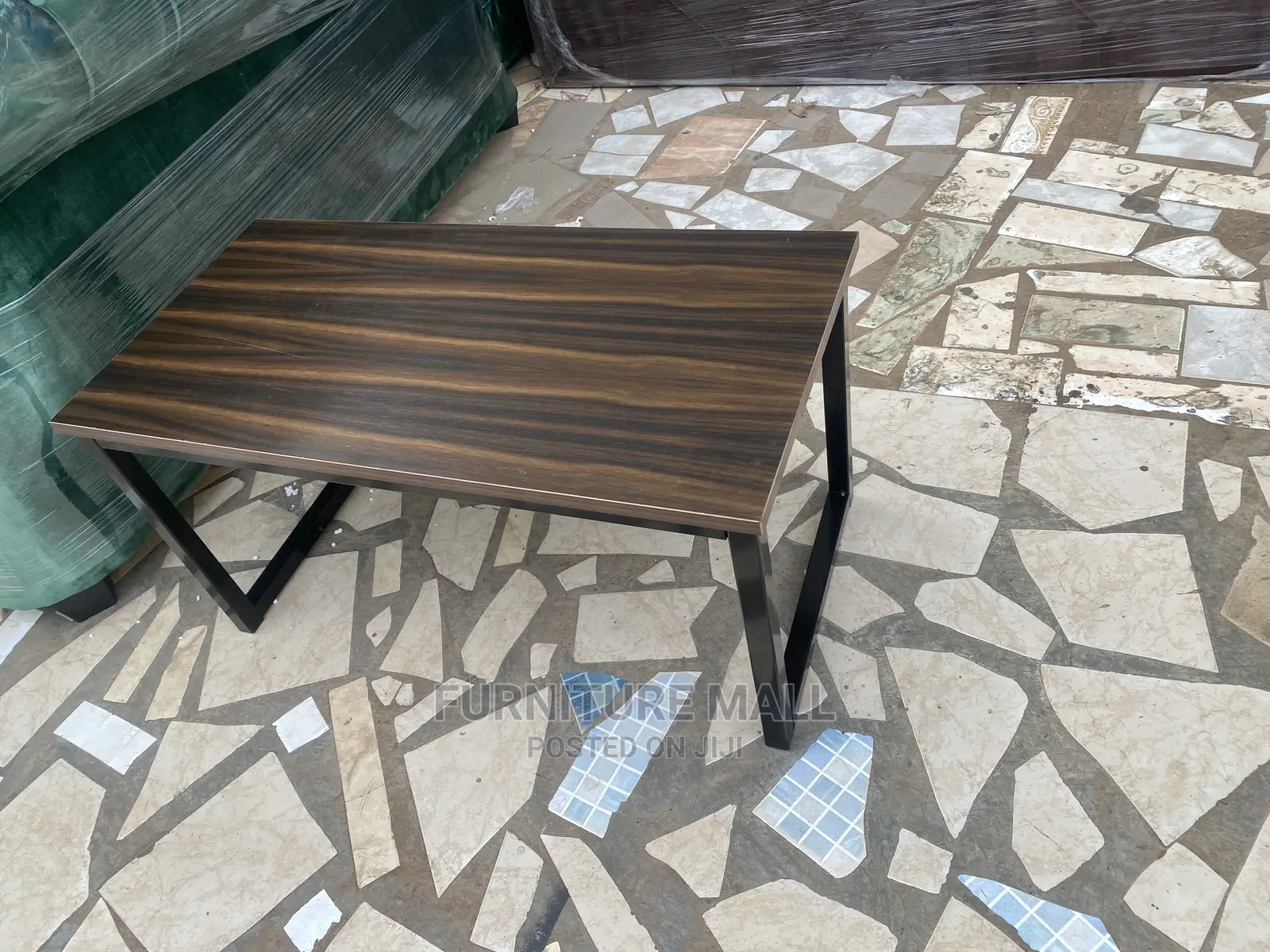 Quality Cofe/Centr Table With Metal Legs. Free Delivery