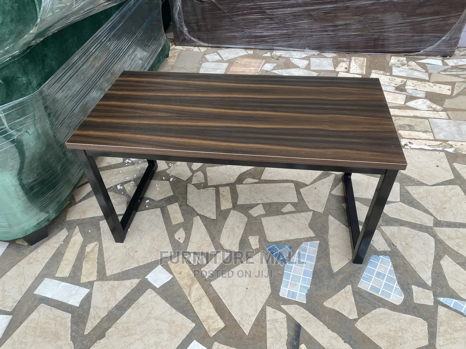 Quality Cofe/Centr Table With Metal Legs. Free Delivery